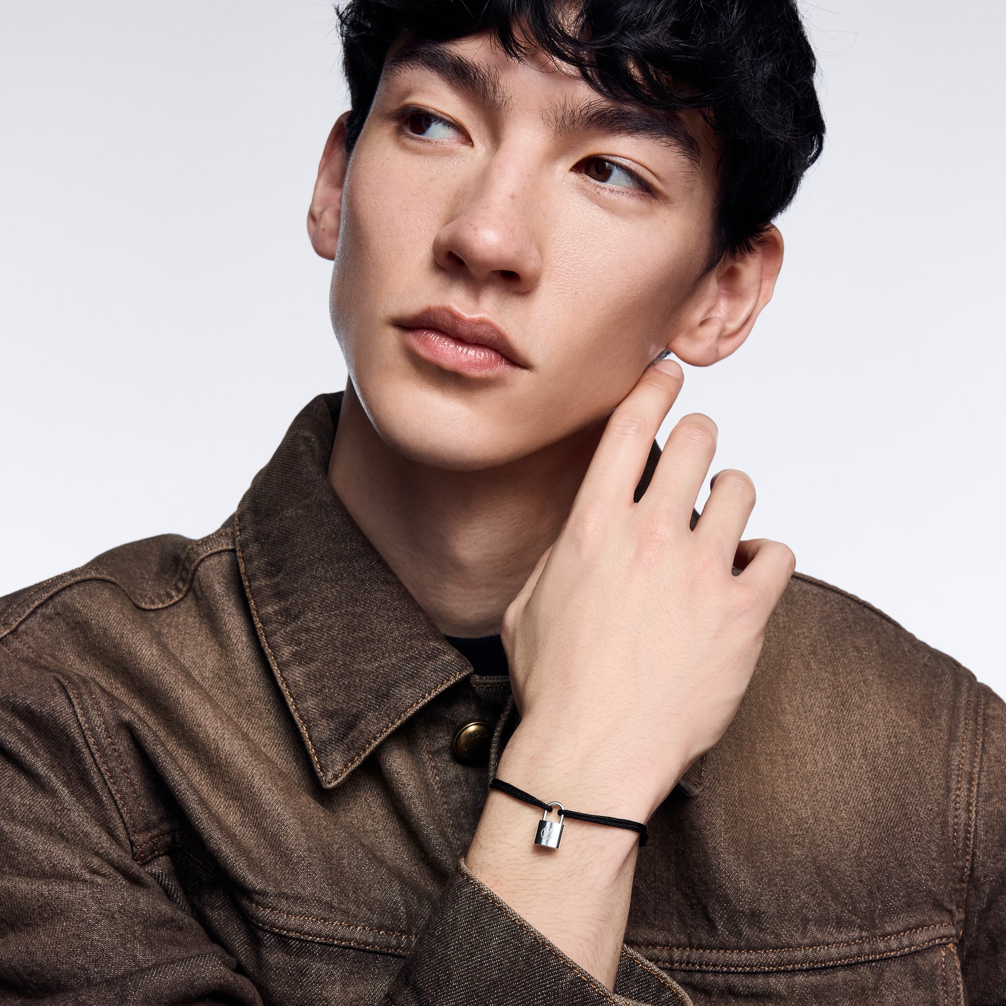 LOUIS VUITTON Silver Lockit ブラックブレスレット Silver Lockit Beads Bracelet, Black Titanium and Black Polyester